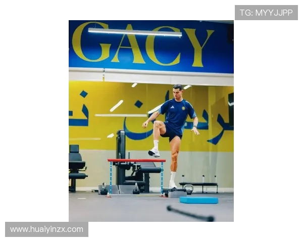 少年C罗半夜健身追求极致